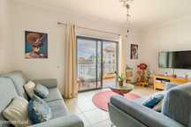 Apartamento T2 com grande Terraço, em condominio com Piscina interior