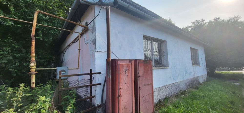 Продам приміщення під комерційну діяльність або житло