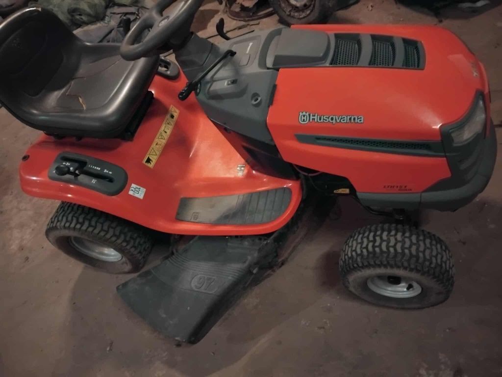 Trator corta relva com 15 cv husqvarna
