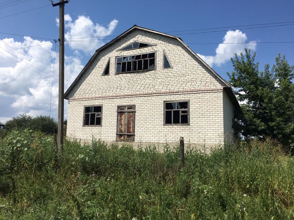 Продається будинок у Варві з двома ділянками