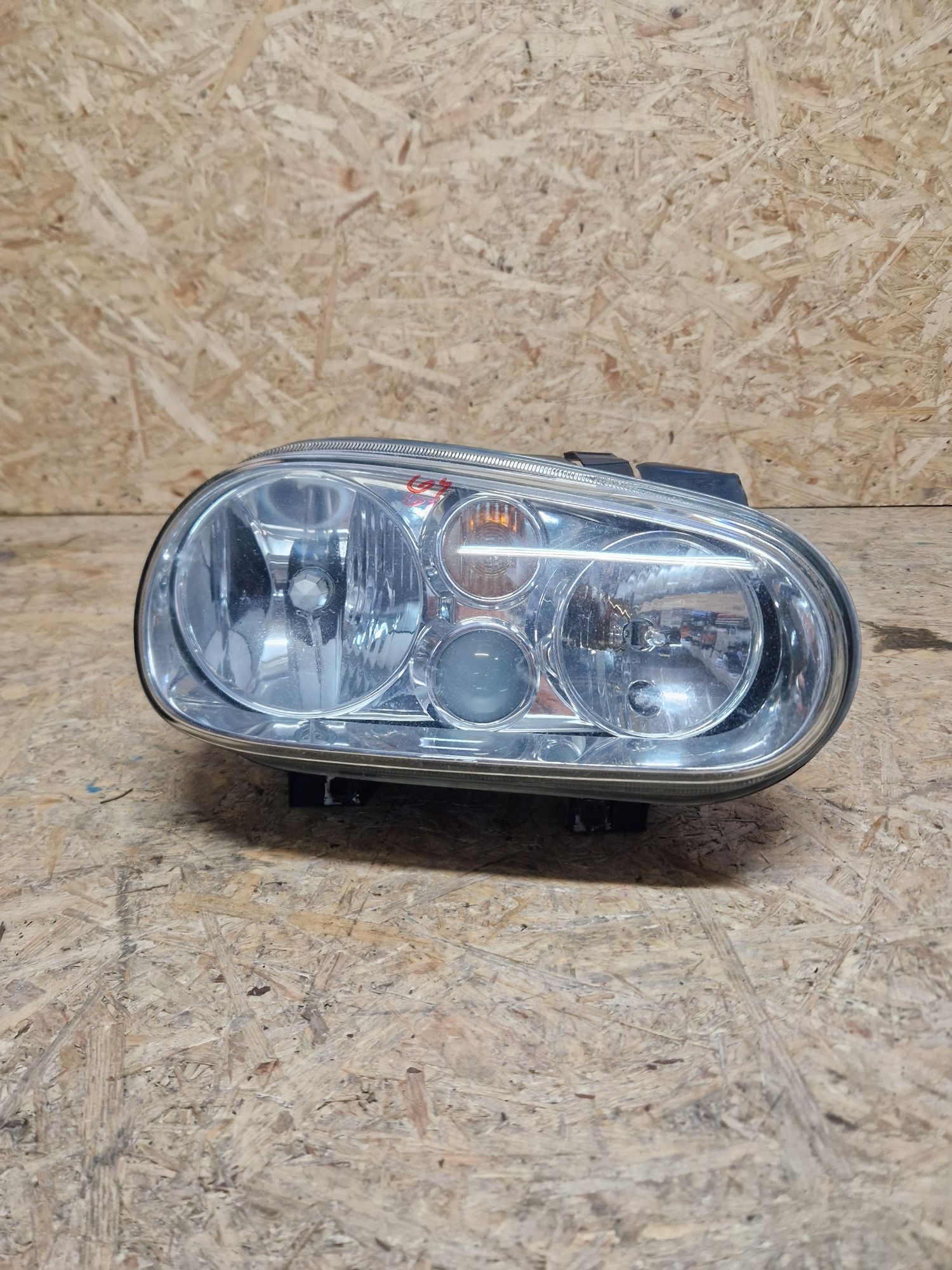 Lampa prawy przód vw golf 4 golf IV halogen