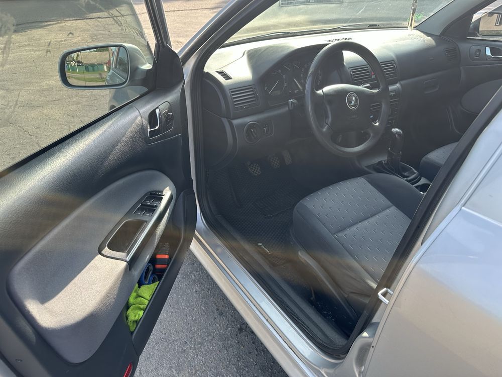 Skoda octavia tour 1.6 бензин 2003 р
