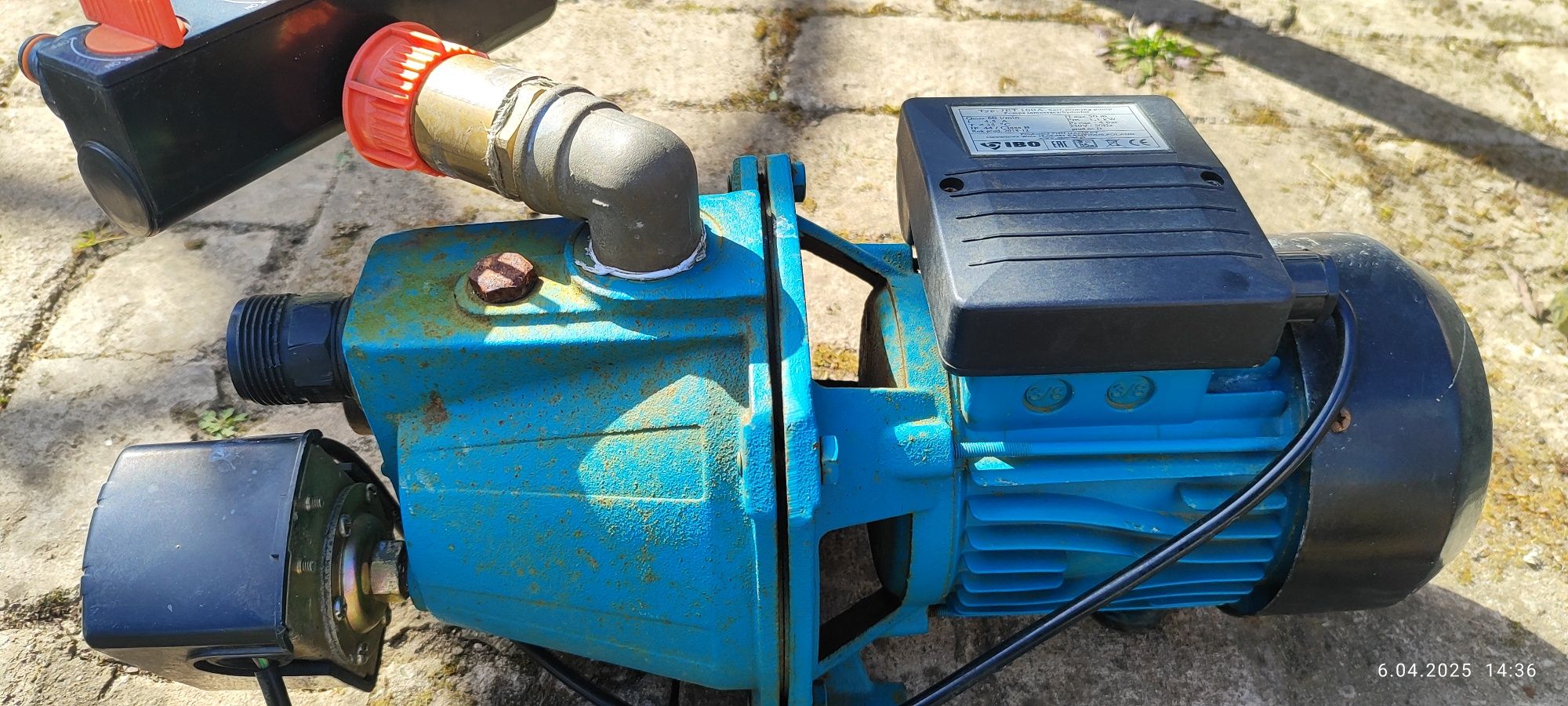 Pompa ssąca hydrofobowa 1100 W + wąż zbrojony z zaworem i koszem