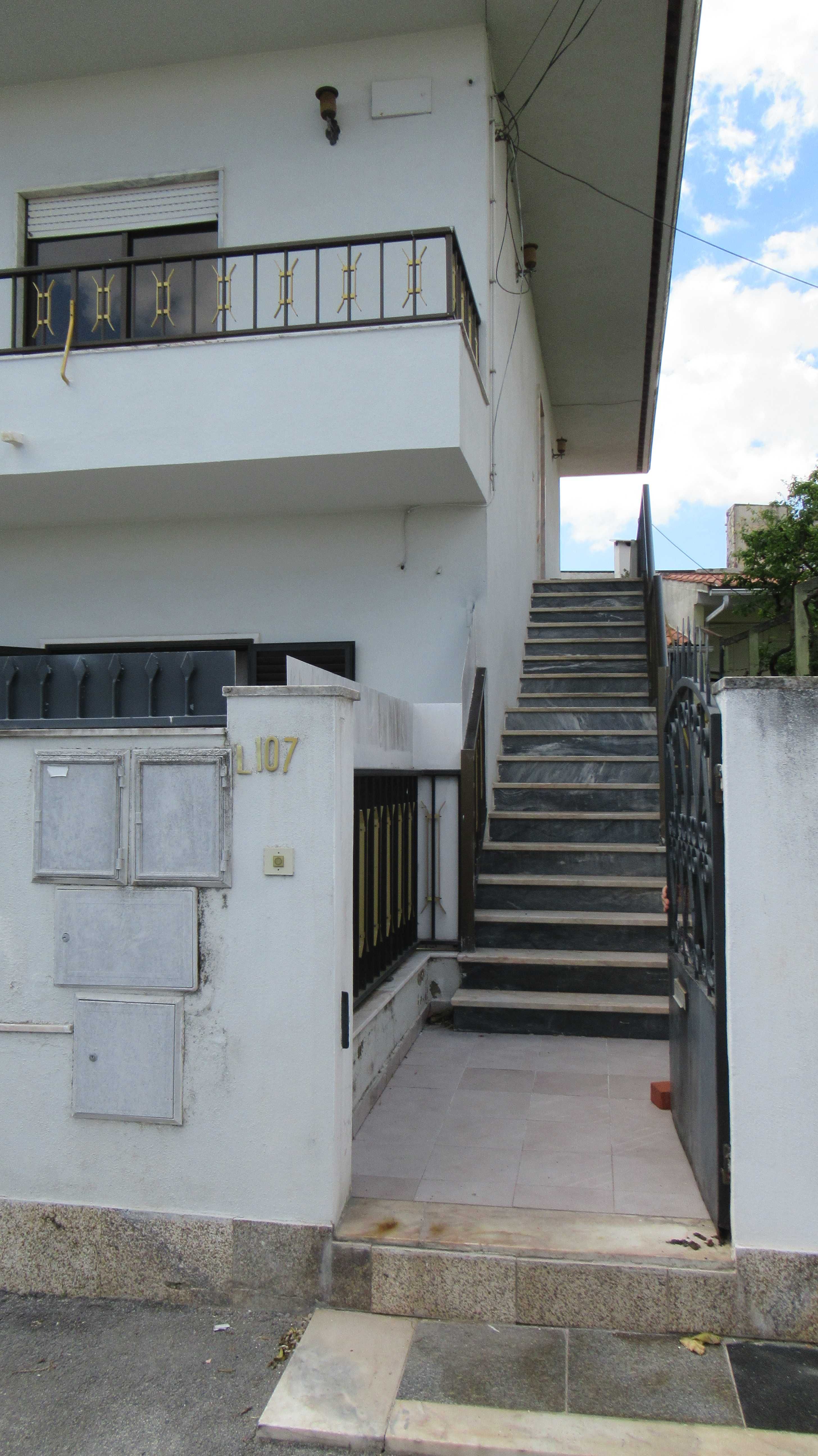 Primeiro Andar de Moradia- Bairro Casal 
do Trigache - Famões Odivelas