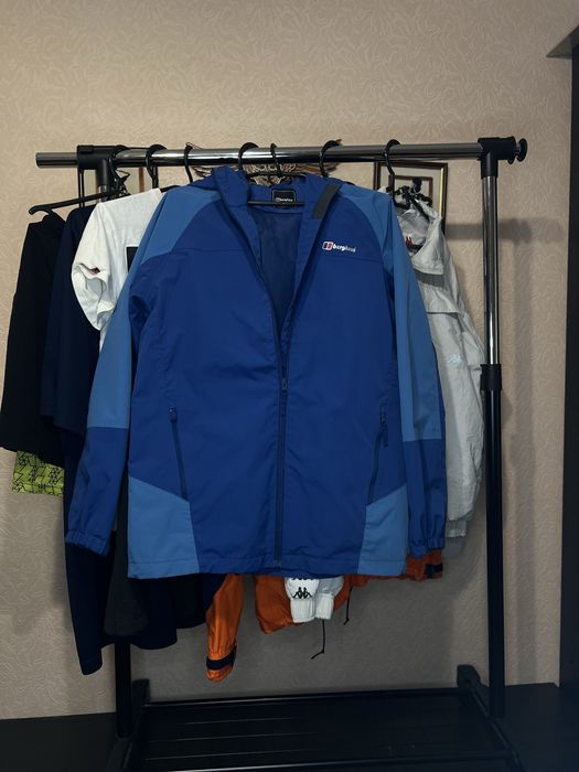 Вітровка / softshell або легка трекінгова куртка Berghaus