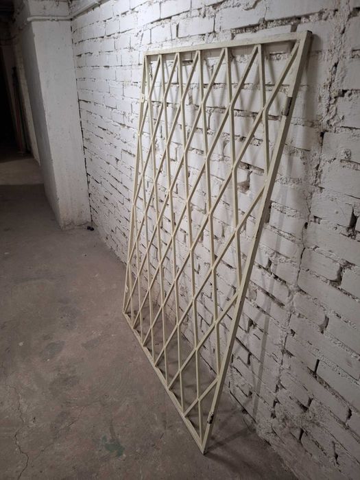 Krata stalowa, okienna, biała z zawiasami, 150x100 cm. Warszawa