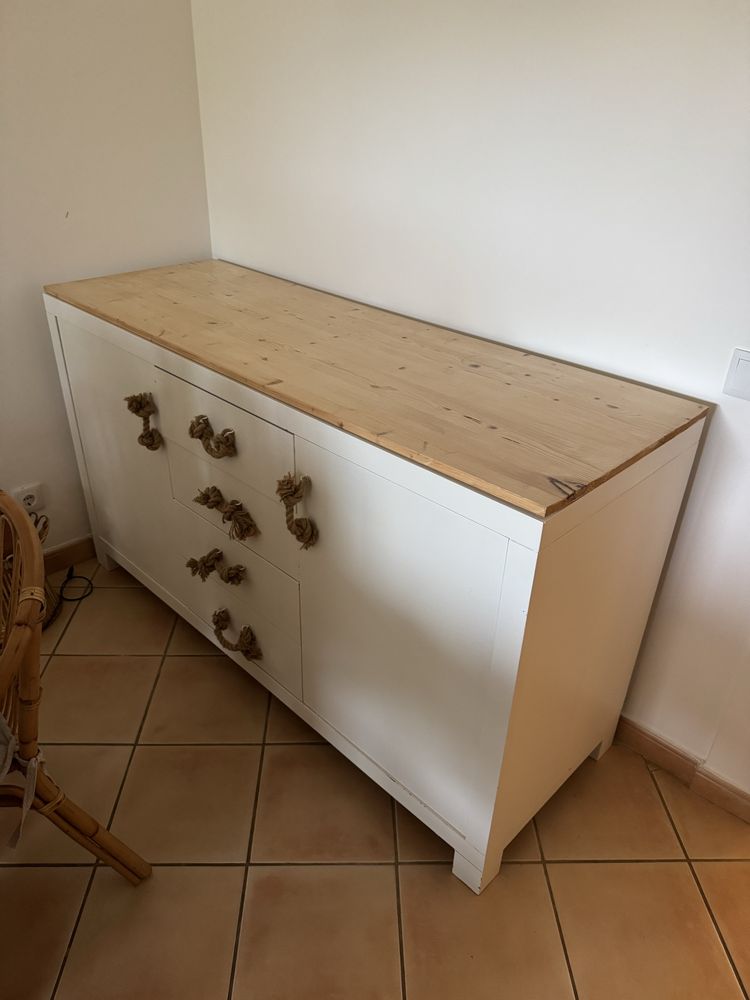 Móvel aparador branco