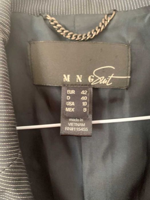 Blazer Mango Suit preto riscas finíssimas brancas cintado T42