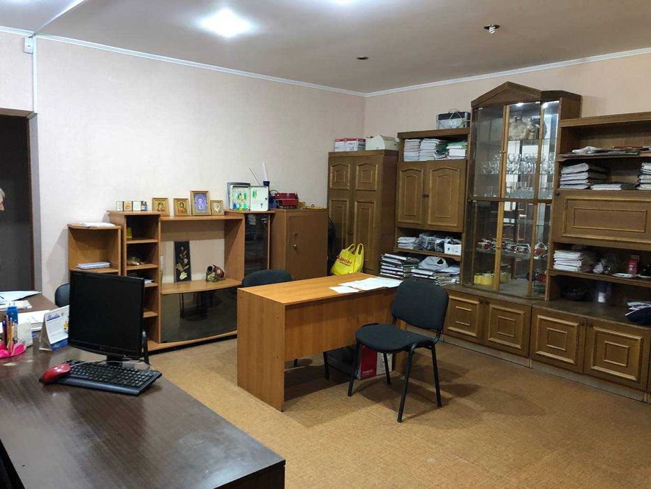 Офісно-готельний центр "НОВИНКА" в центрі міста Лозова