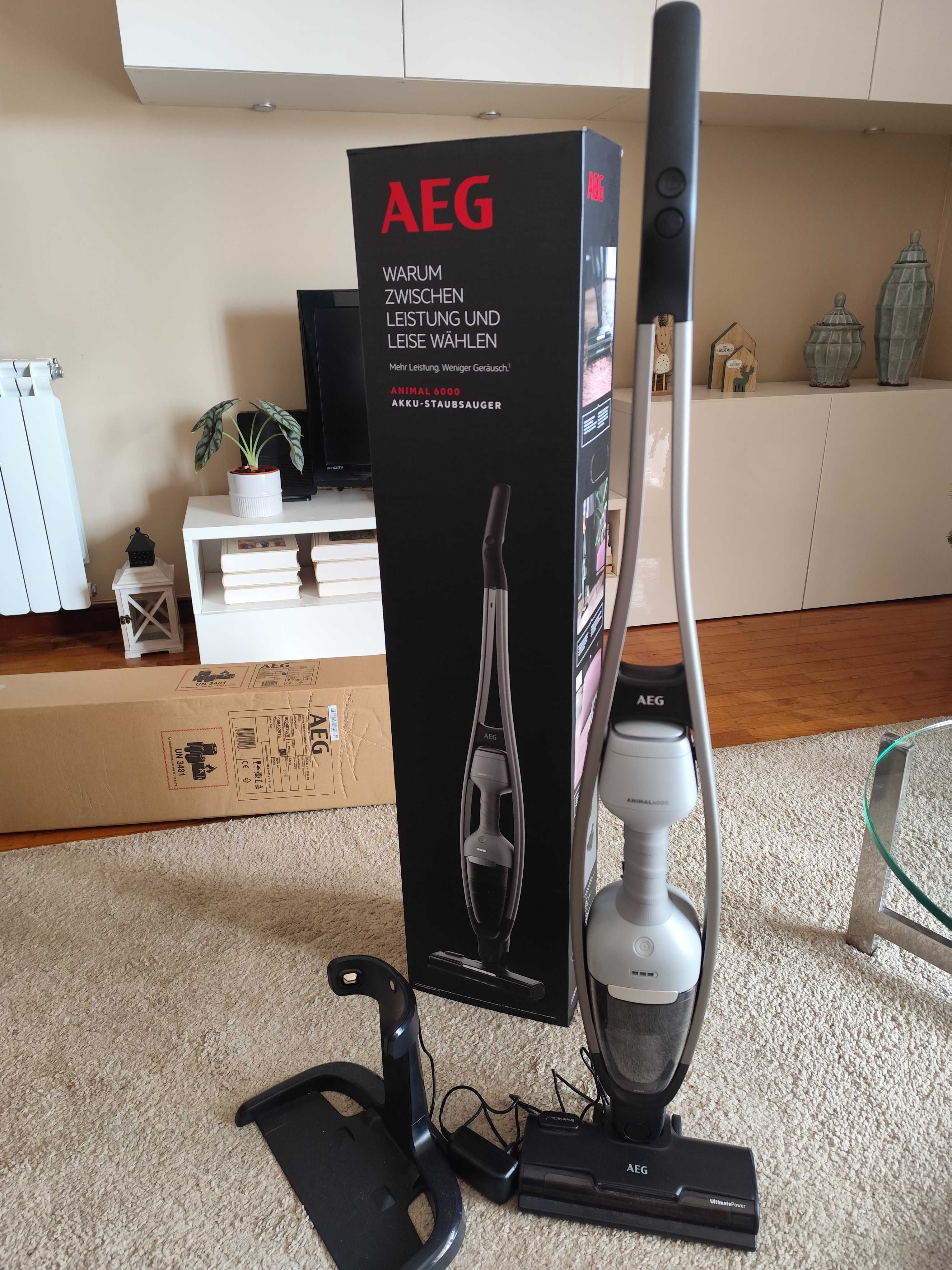 Aspirador vertical AEG