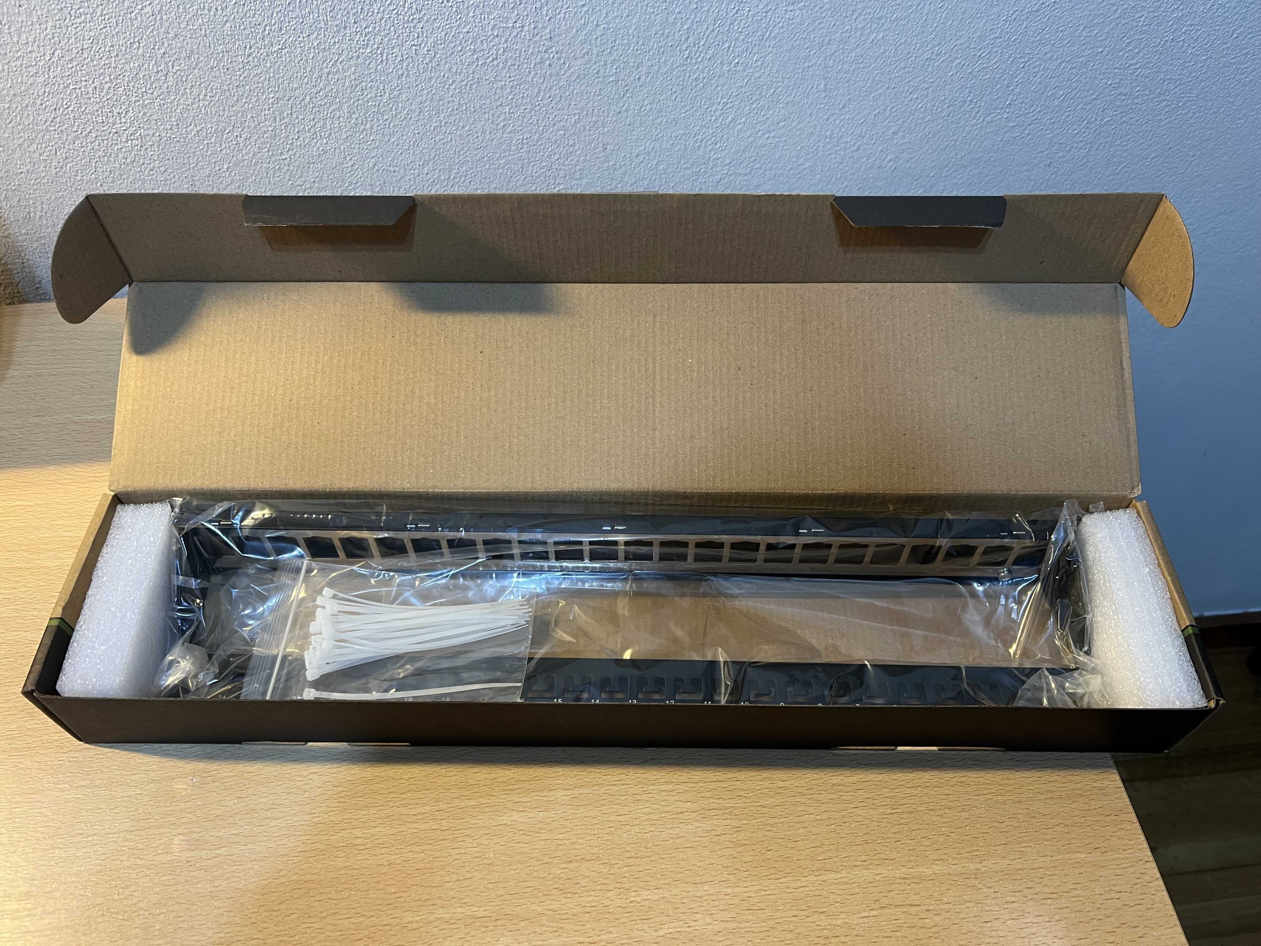 Digitus Modular Patch Panel 24 portas 1U Preto para Keystone