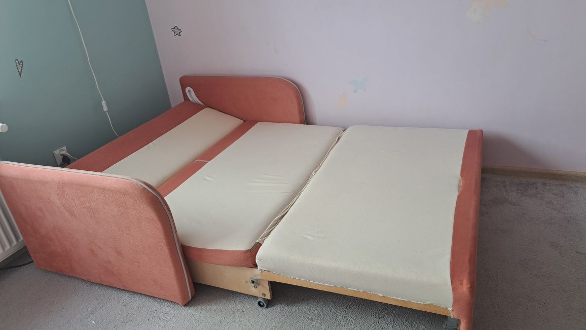 Używaną rozkładana sofa