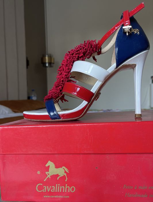 Sapatos de salto alto