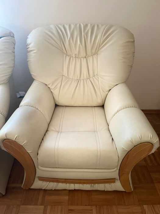 Fotele bezowe z eko skóry