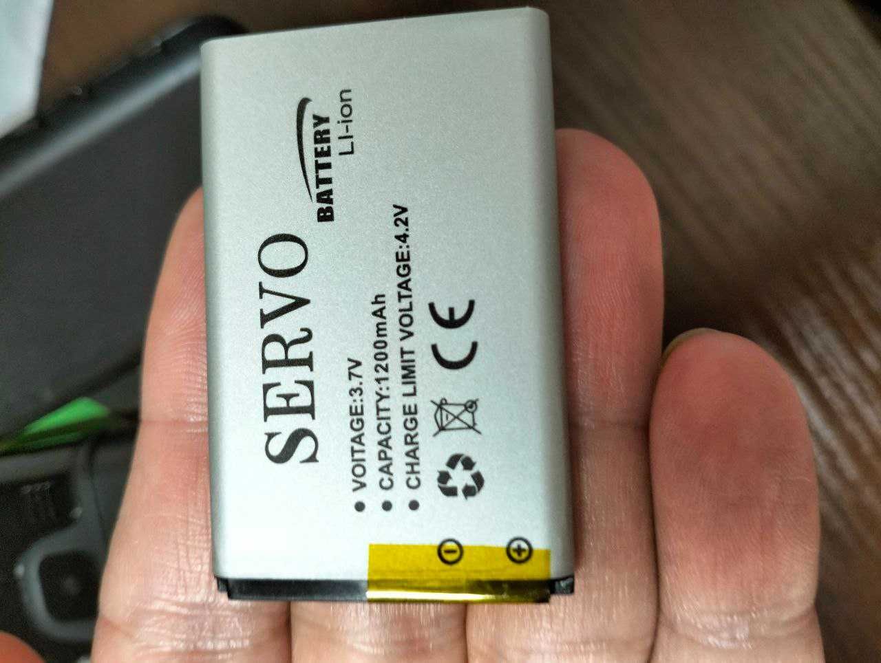 Телефон кнопковий з великим дисплеєм на 4 sim, Servo V9500 black.
