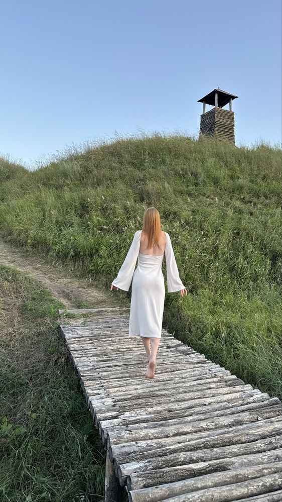 Сукня з відкритою спинкою