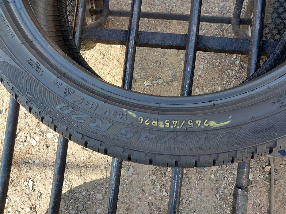 Opony caloroczne 245.45.20 Pirelli 7-8mm 2020 rok