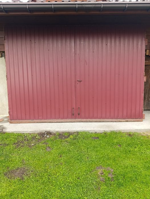 Drzwi garażowe dwuskrzydłowe