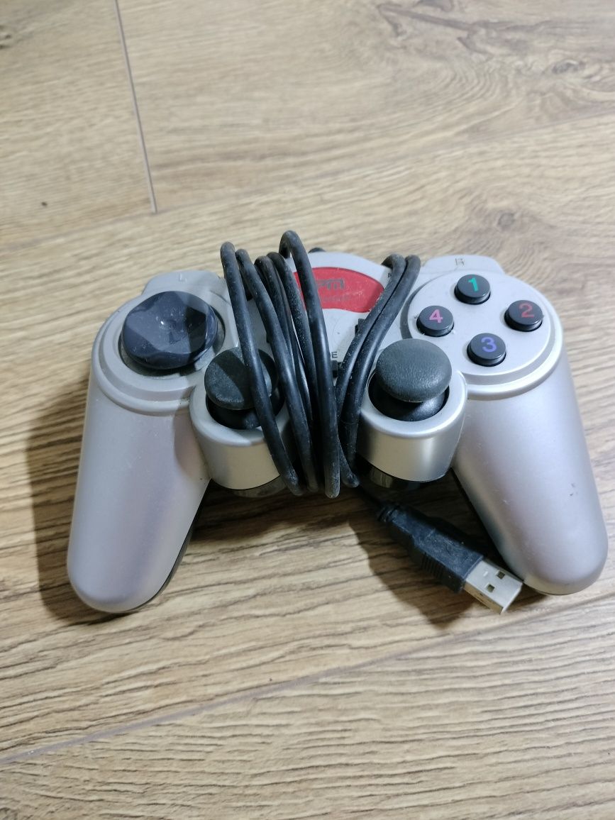 Comando com USB para PC
