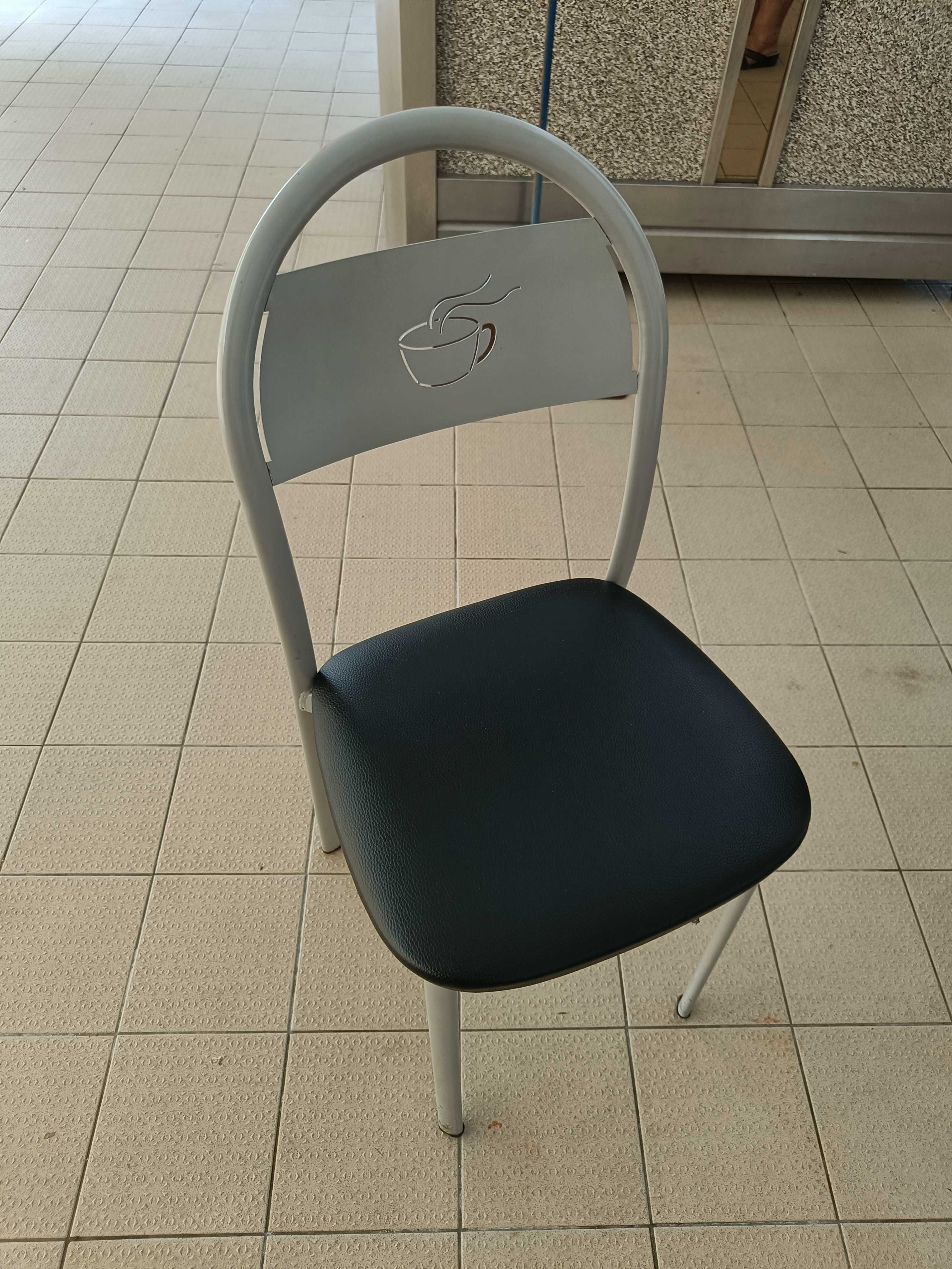 Cadeiras e mesas
