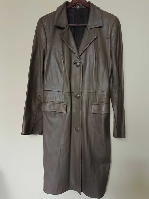 Płaszcz damski,skórzany z paskiem.Dwie kieszenie roz. 40