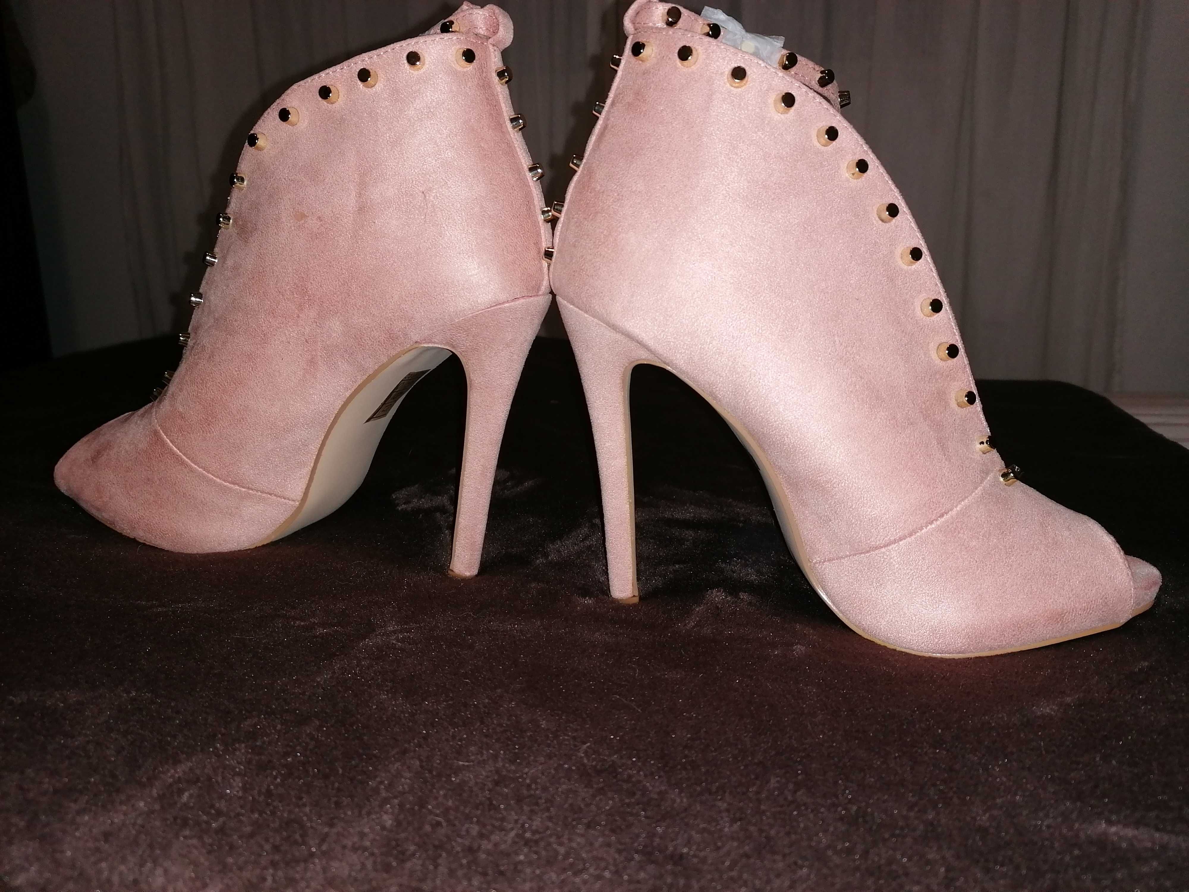 Sapatos de salto alto, rosa claro