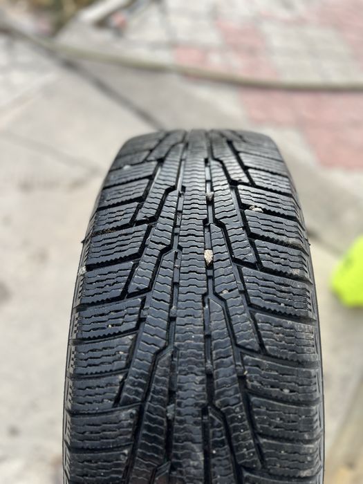 Nokian Tyres 215 60 r16 состояние как новое