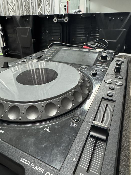 2 CDJ 2000 nexus pioneer