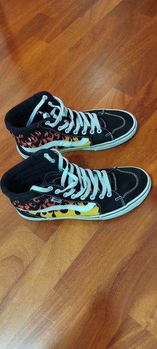 Vans SK8-Hi REISSUE - Preto / Chama
SK8-Hi REISSUE - Preto / Chama