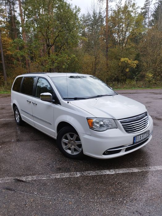Chrysler Town & Country 2011 gaz

Samochód w bar