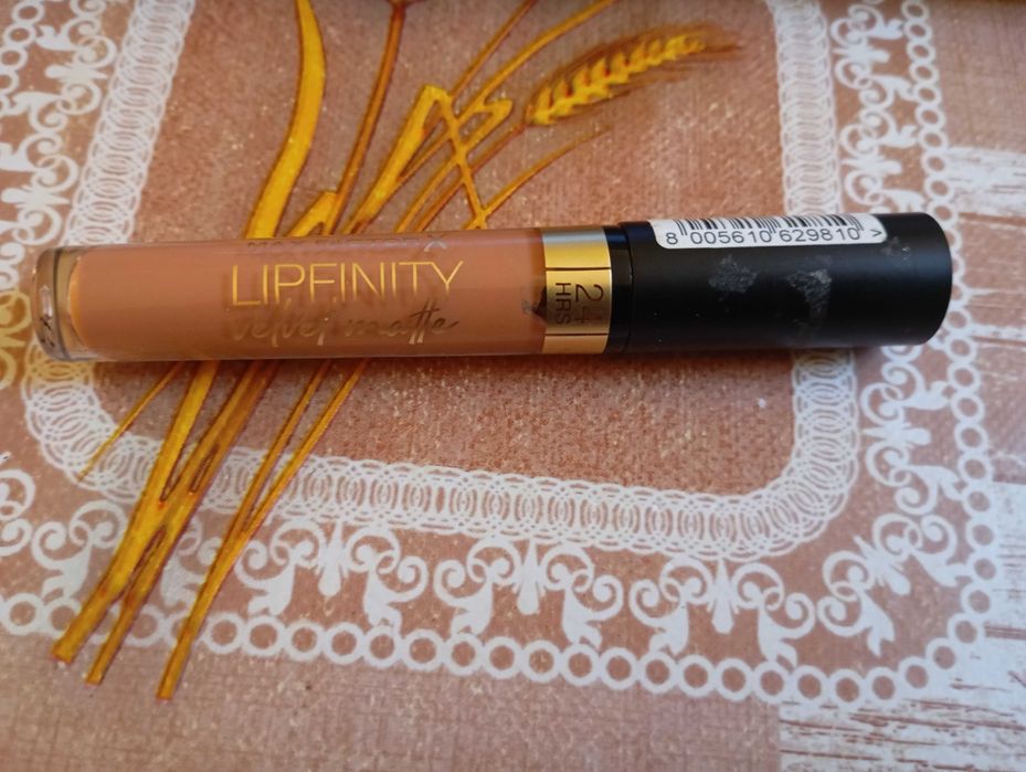 Max Factor Lipfinity Velvet Matte Pomadka matowa 040 Luxe Nude 3,7ml