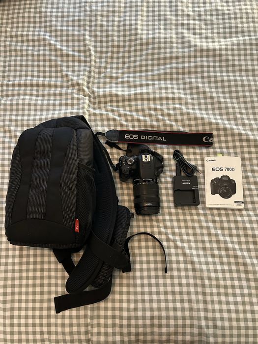 Canon 700D com lente 18-135