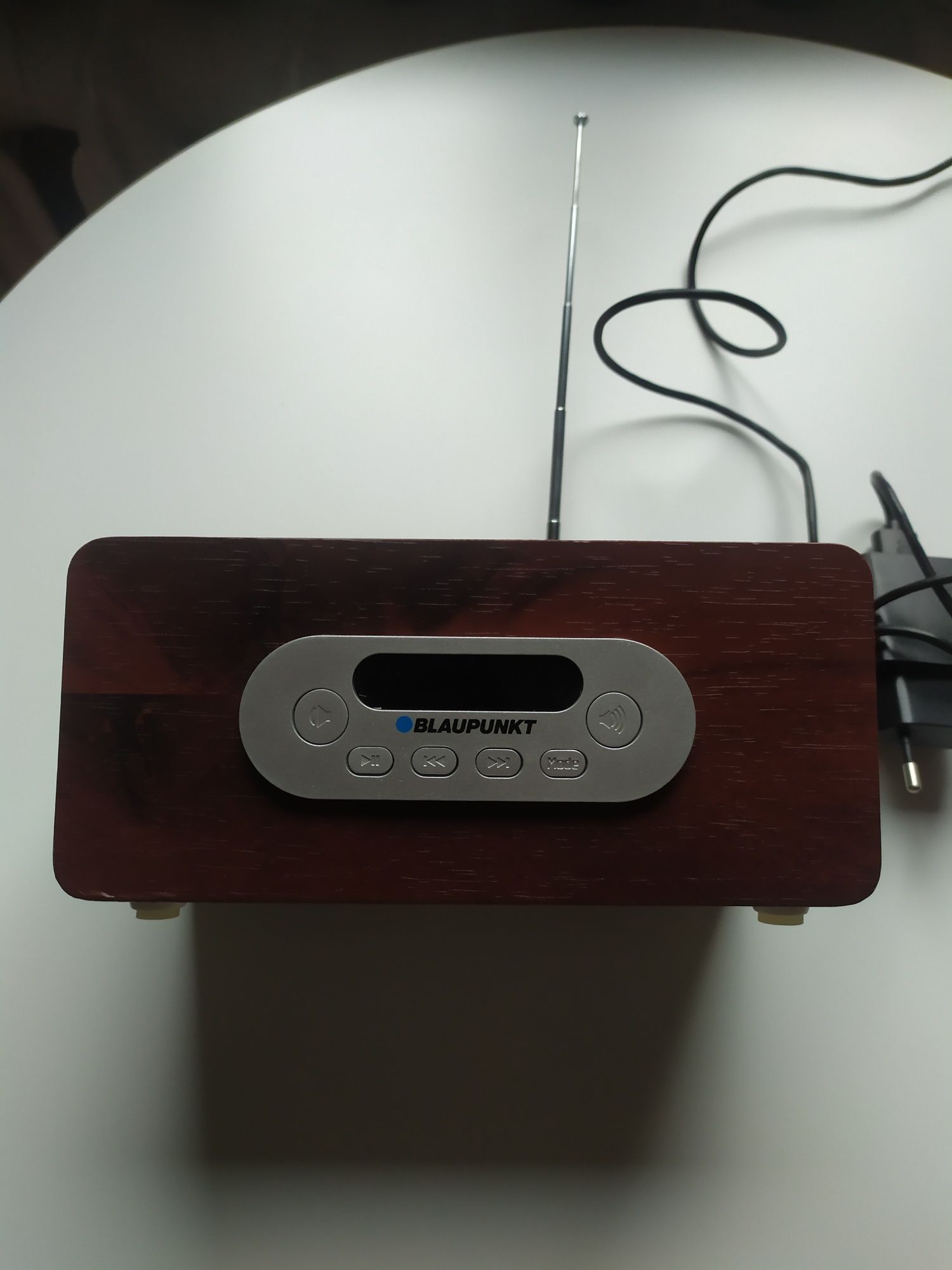 Radio z pilotem  w stylu retro
