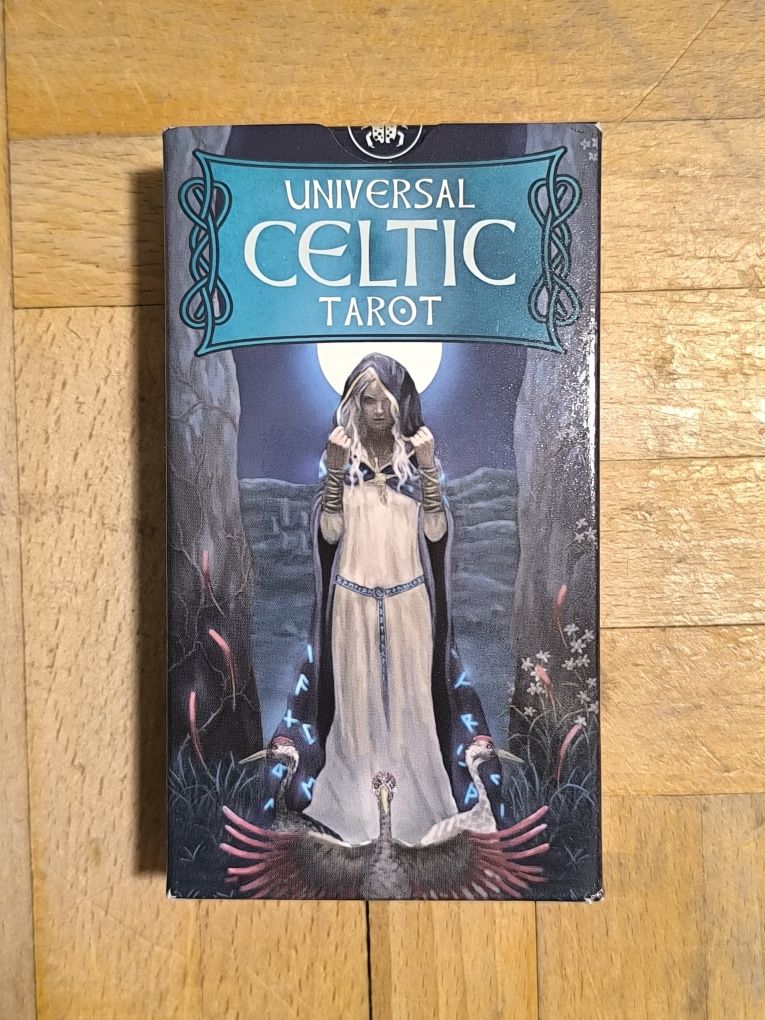 Universal Celtic Tarot karty talia