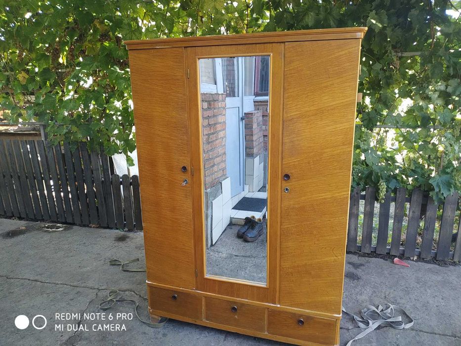 Шкаф шифоньер под одежду