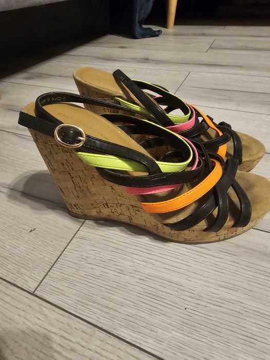 Butla  na koturnie roz 38