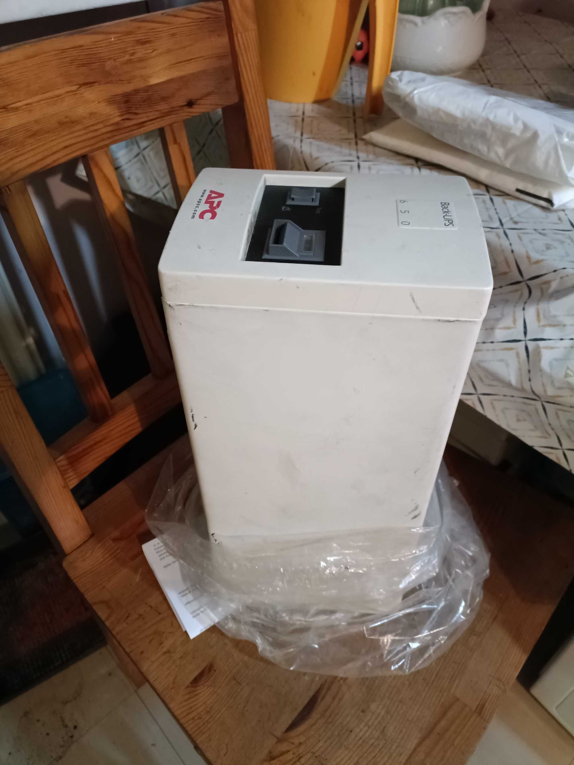 APC BACK-UPS zasilanie awaryjne 400W oświetlenie sterowanie BK650MI