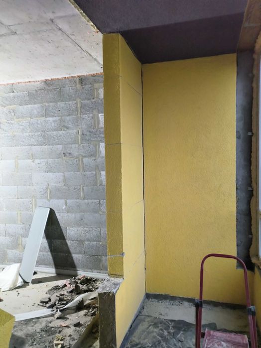 Демонтаж підлог, стін, плитки, штукатурки. Вивезення сміття.