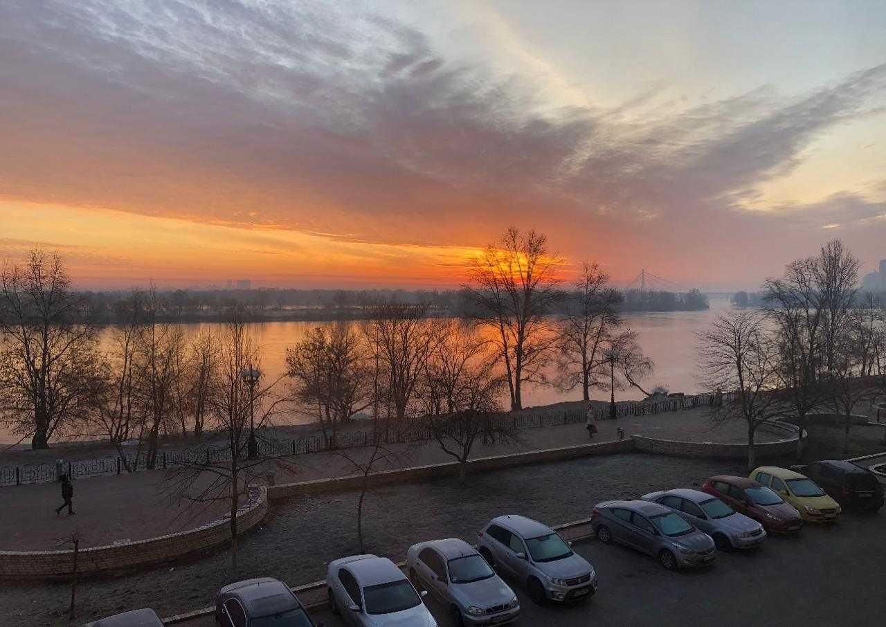 Оренда кімнати з видом на Оболонську Набережну. Метро мiнська