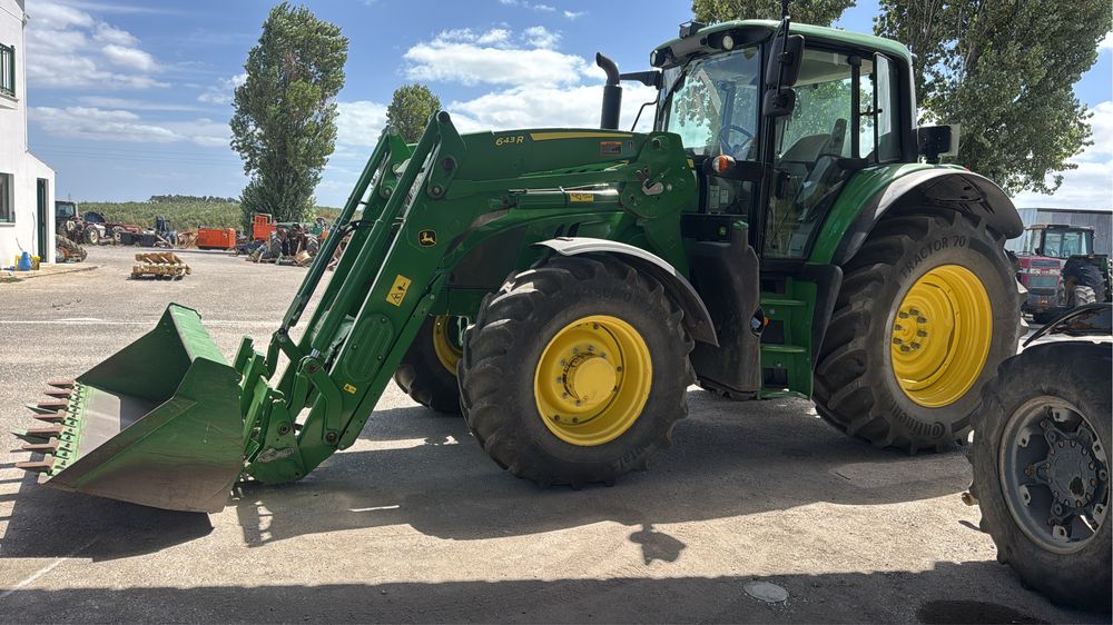 John Deere 6155M,com carregador frontal com balde e garfos