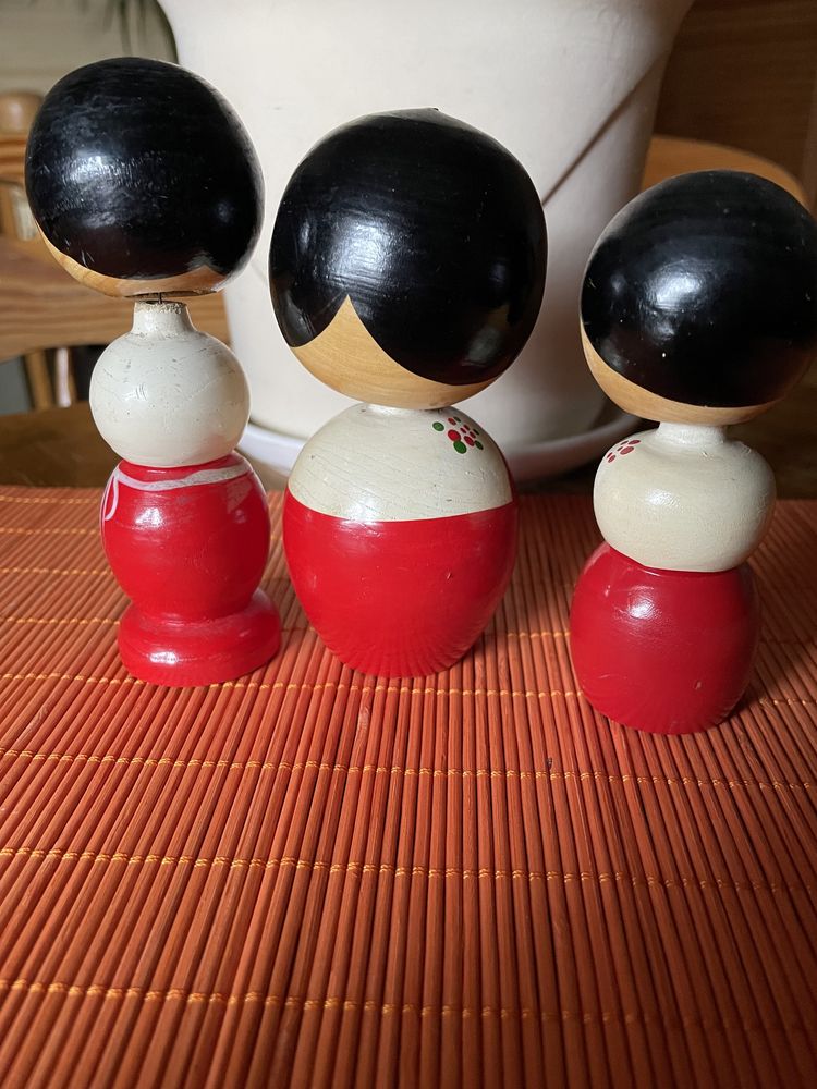 Kokeshi. Trzy siostry.