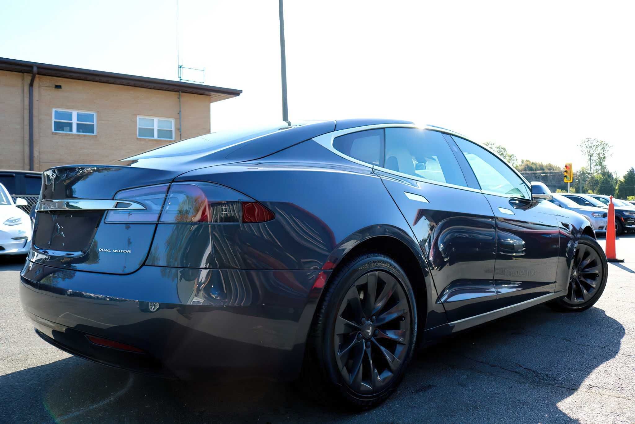 Tesla Model S 2019