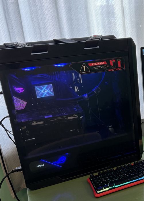 Potężny komputer do gier Asus Rog Helios