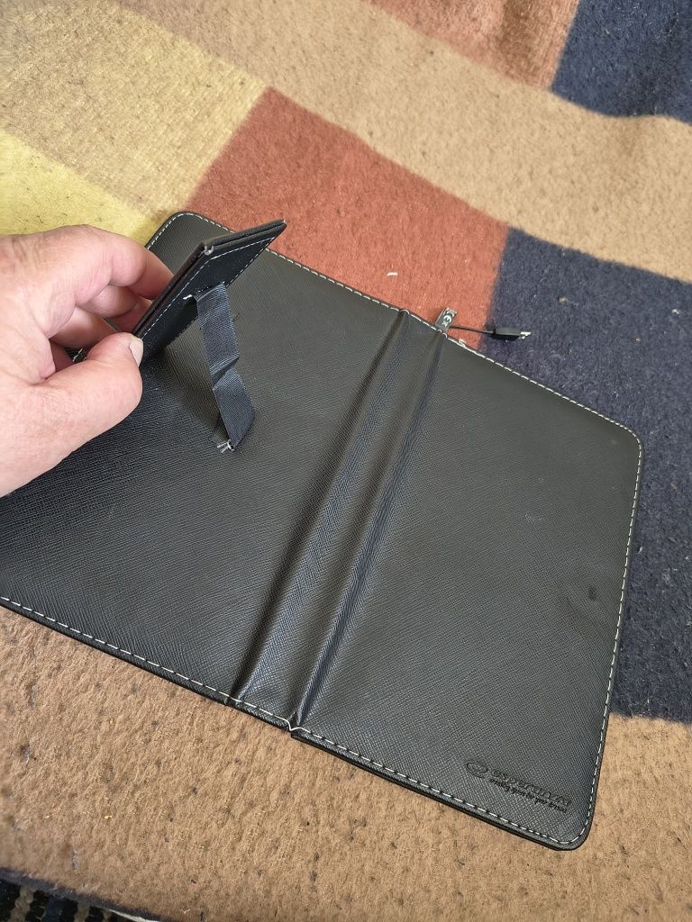Etui z klawiaturą na tableta