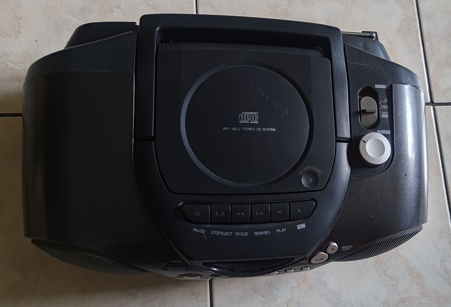 Radiomagnetofon z CD PANASONIC RX-D19