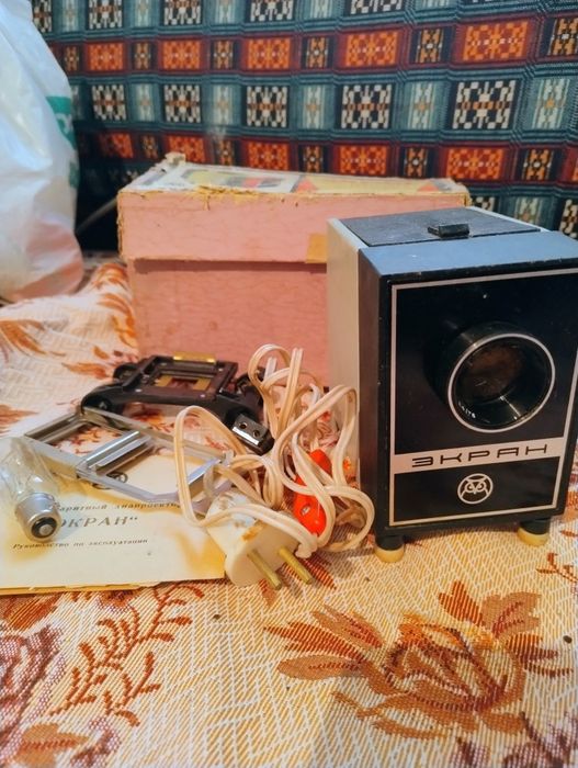 Діапроектор із слайдами, діаскоп, фотоапарат Смена 8М