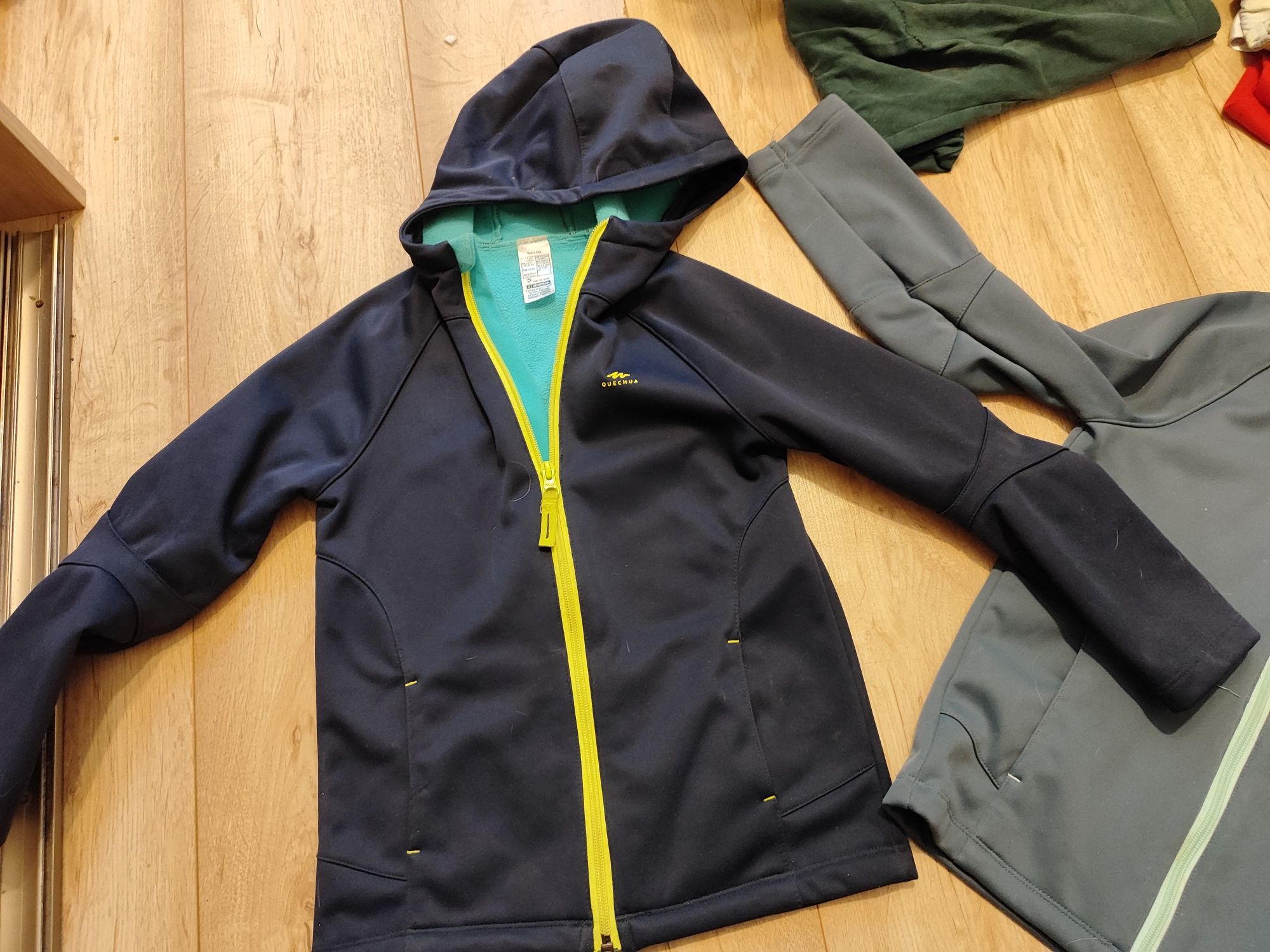 Dwie kurtki Softshell Decathlon quechua 5-6 lat 113-122 cm kurtka