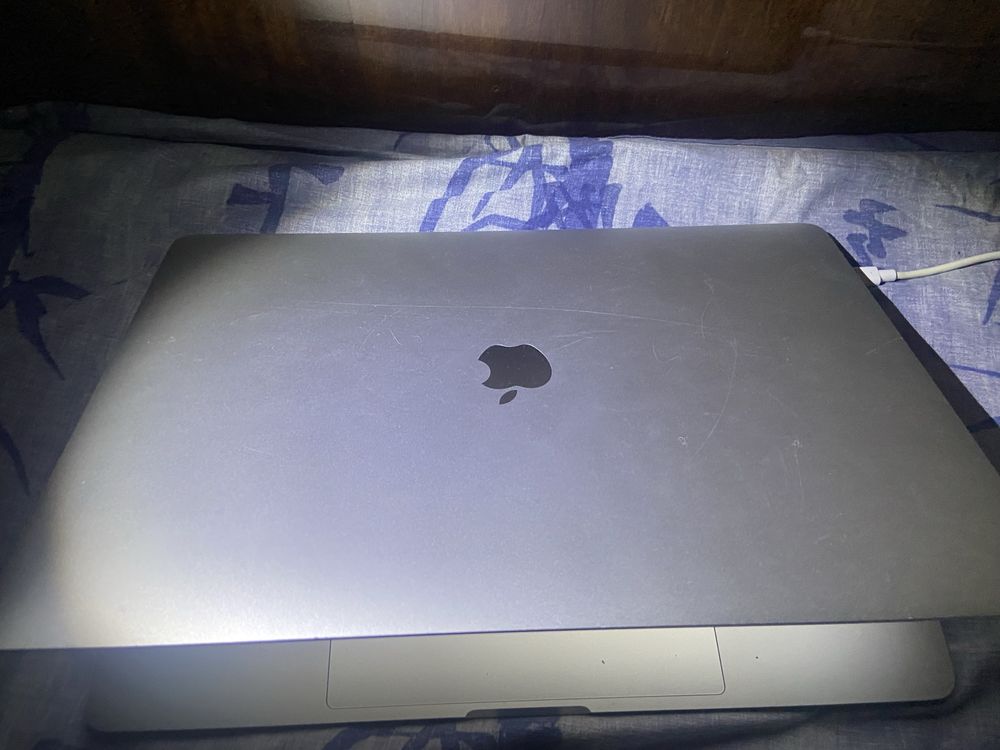 Продам macbook pro 15 2017