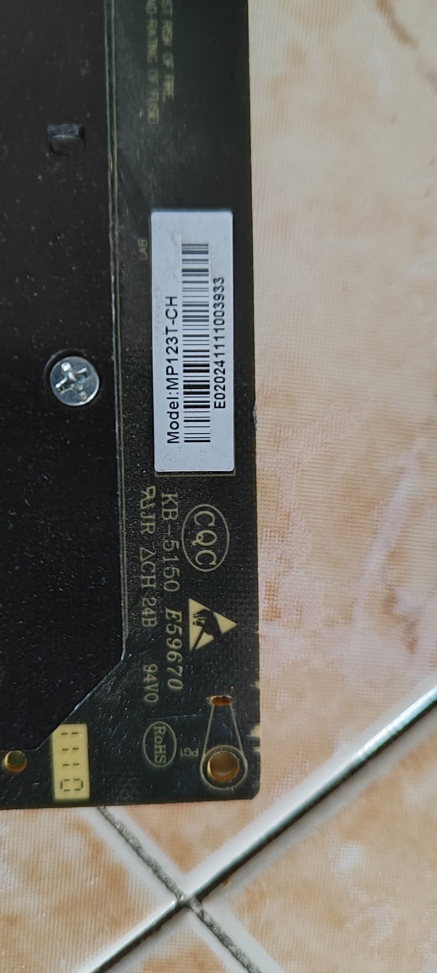 Fonte de tv e outras peças