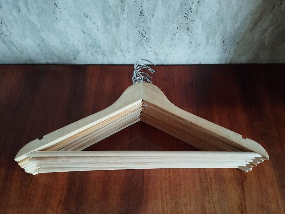 Вешалки плечики деревянные новые 8 штук
